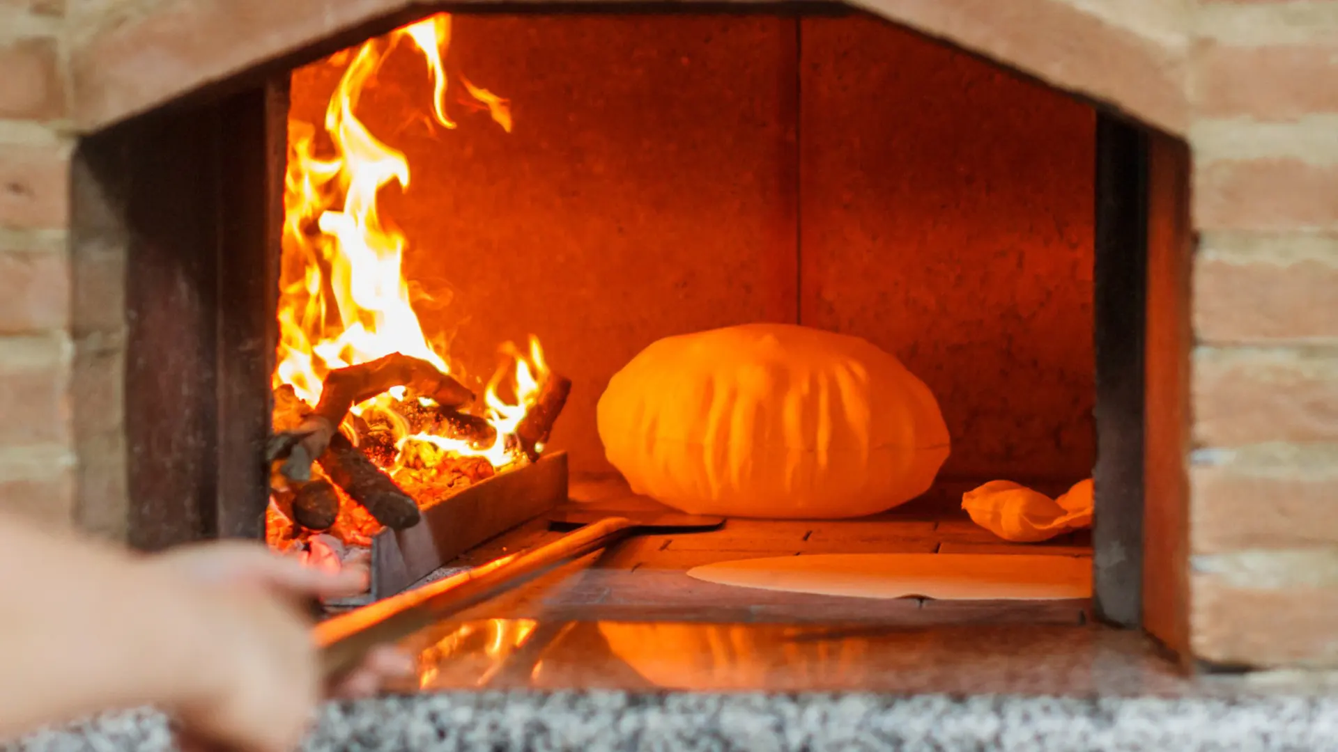 Il forno del pane in una casa privata di Mamoiada