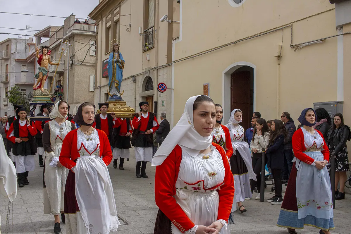 Pasqua a Mamoiada processione de s'incontru 2019